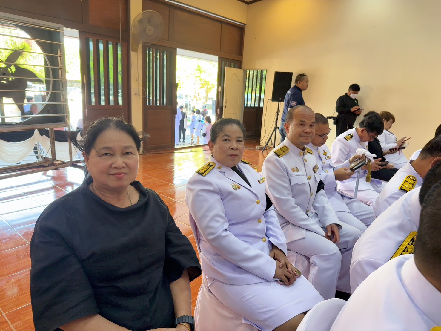 title - วันเสาร์ที่ 31 มกราคม 2569 ปฏิรูปที่ดินจังหวัดปราจีนบุรี มอบหมายให้ ผู้อำนวยการกลุ่มการเงินบัญชีและจัดเก็บผลประโยชน์ ผู้อำนวยการกลุ่มกฎหมาย และเจ้าหน้าที่ ส.ป.ก.ปราจีนบุรี เข้าร่วมประกอบพิธีบำเพ็ญกุศลสตมวาร ครบ 100 วัน เพื่ออุทิศถวายเป็นพระราชกุศลแด่สมเด็จพระนางเจ้าสิริกิติ์ พระบรมราชินีนาถ พระบรมราชชนนีพันปีหลวง